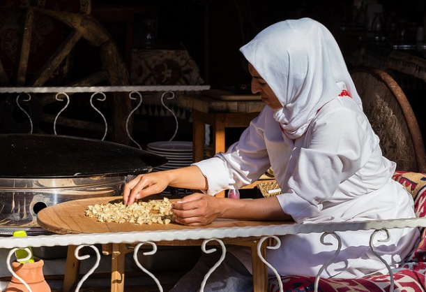 Restaurant worker making tiny manti pasta in Istanbul. The best manti originated in Kayseri and is filled with minced lamb. Image by Phil Norton via Flickr CC license